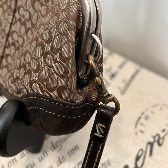 Coach Signature Brown Canvas Suede Trim Kisslock Framed Wristlet -Coin Wallet - Picture 12 of 16